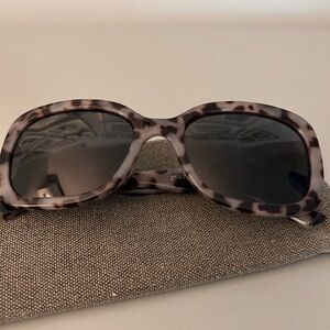 Chic Blue Leopard Print Sunglasses